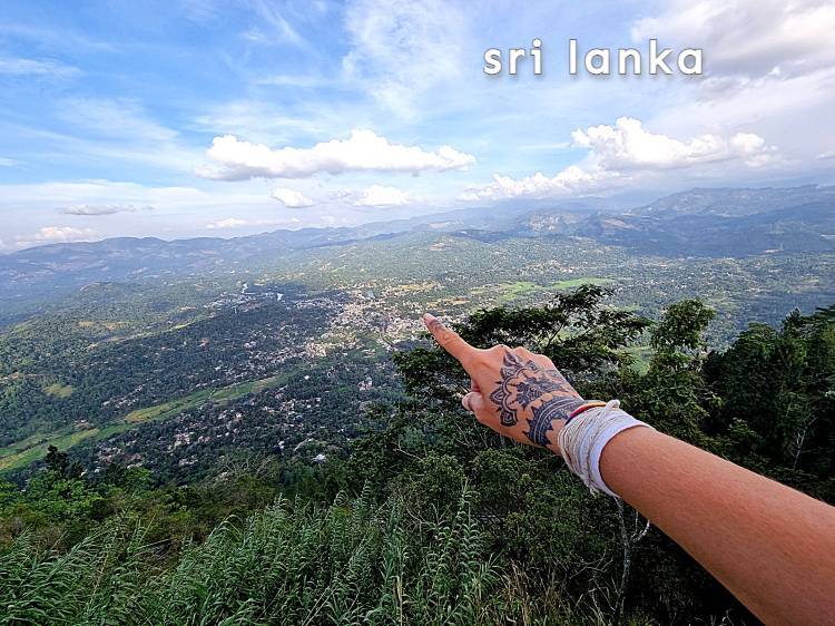 Idegenvezetők mesélnek: Sri Lanka csodái az Ambuluwawa kilátója